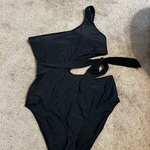 Black One-Shoulder Swimsuit
